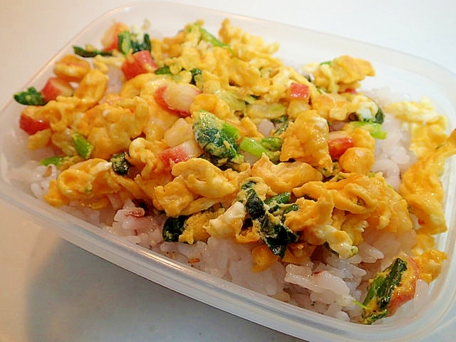 お弁当 かにかまとほうれん草の卵炒めどんぶり レシピ・作り方